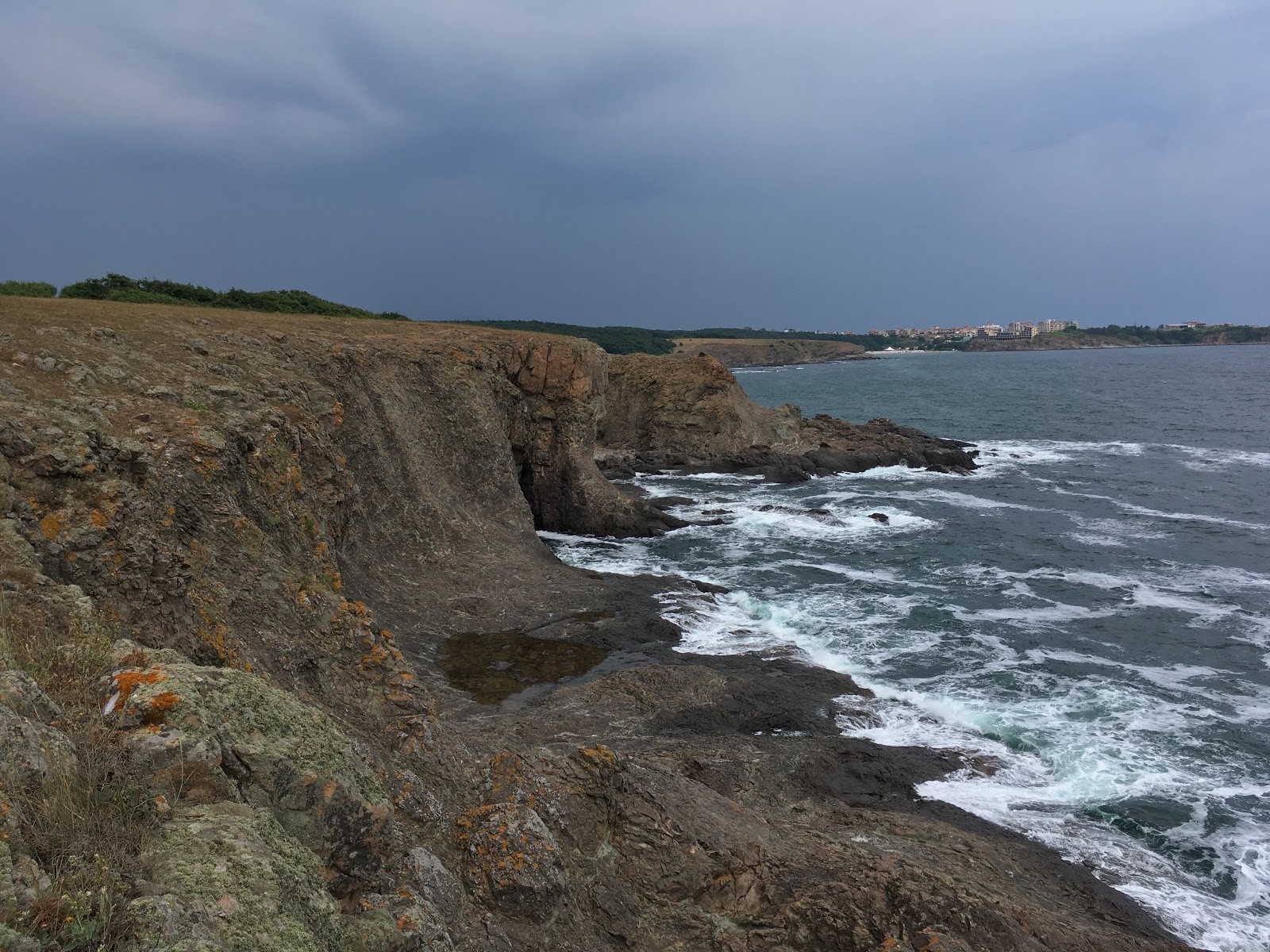 cliff edge at Sinemorets