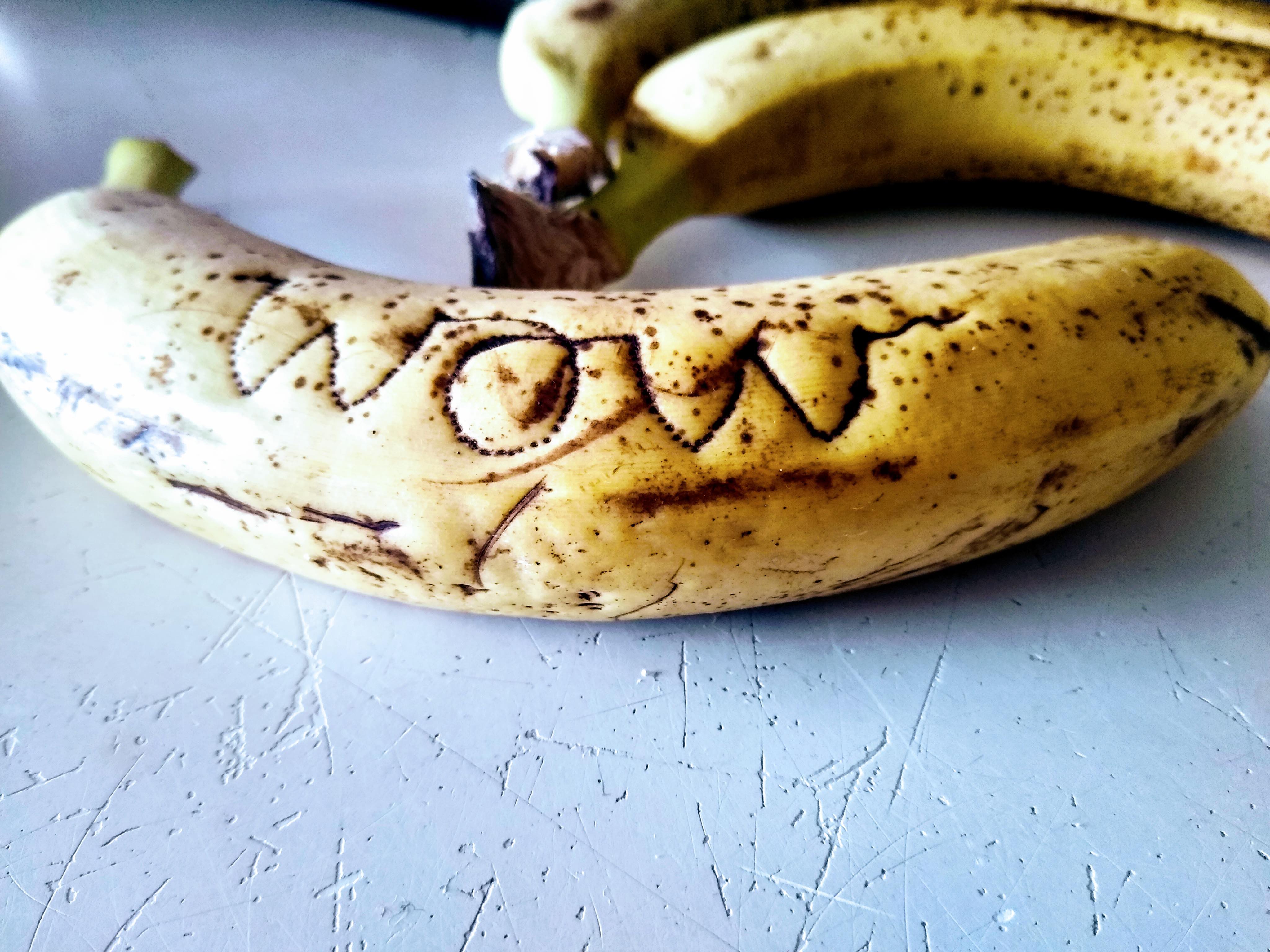 Tattooed Banana saying 'wow'